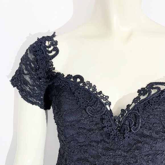 Vintage Black Stretch Lace Dress with Sweetheart Neckline / size Small - Picture 4 of 15